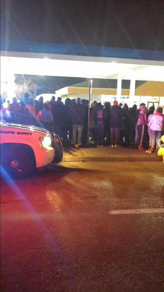 Αυτός είναι ο 18χρονος που πυροβόλησε αστυνομικός στο Φέργκιουσον -Κατέρρευσε η μητέρα του όταν τον αναγνώρισε [βίντεο & εικόνες] | iefimerida.gr 15