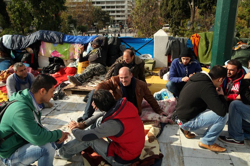 Ο Μιχελογιαννάκης σε sleeping bag, στην πλατεία Συντάγματος -Ξεκίνησε την απεργία πείνας [εικόνες] | iefimerida.gr 6