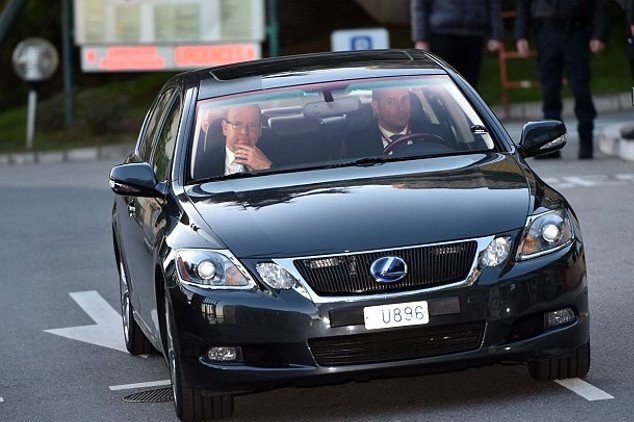 Τρελοί πανηγυρισμοί στο Μονακό για τα δίδυμα -Ο περίεργος νόμος διαδοχής που εκτοπίζει από τον θρόνο το κοριτσάκι που γεννήθηκε πρώτο και τα νόθα παιδιά του Αλβέρτου [εικόνες] | iefimerida.gr 2