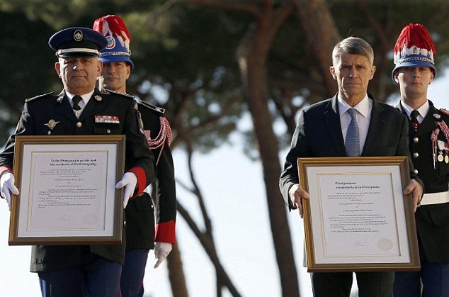 Τρελοί πανηγυρισμοί στο Μονακό για τα δίδυμα -Ο περίεργος νόμος διαδοχής που εκτοπίζει από τον θρόνο το κοριτσάκι που γεννήθηκε πρώτο και τα νόθα παιδιά του Αλβέρτου [εικόνες] | iefimerida.gr 11