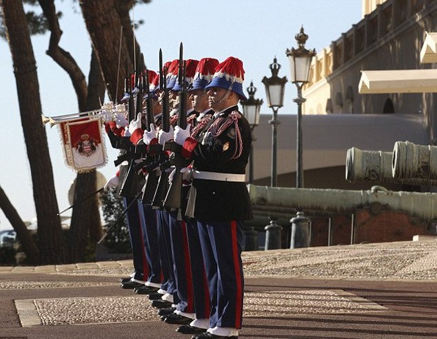 Τρελοί πανηγυρισμοί στο Μονακό για τα δίδυμα -Ο περίεργος νόμος διαδοχής που εκτοπίζει από τον θρόνο το κοριτσάκι που γεννήθηκε πρώτο και τα νόθα παιδιά του Αλβέρτου [εικόνες] | iefimerida.gr 13