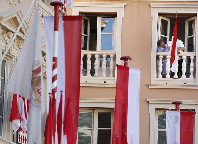 Τρελοί πανηγυρισμοί στο Μονακό για τα δίδυμα -Ο περίεργος νόμος διαδοχής που εκτοπίζει από τον θρόνο το κοριτσάκι που γεννήθηκε πρώτο και τα νόθα παιδιά του Αλβέρτου [εικόνες] | iefimerida.gr 22