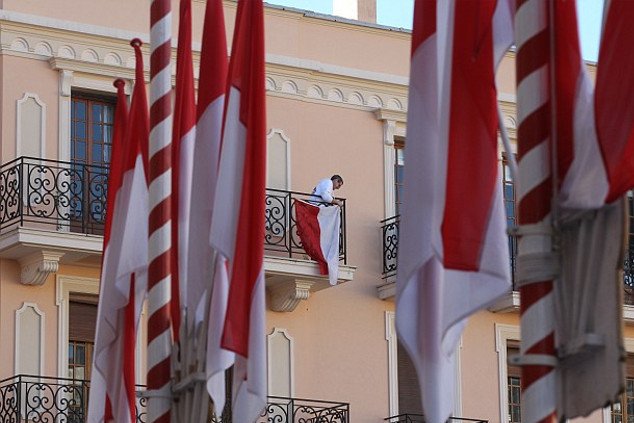 Τρελοί πανηγυρισμοί στο Μονακό για τα δίδυμα -Ο περίεργος νόμος διαδοχής που εκτοπίζει από τον θρόνο το κοριτσάκι που γεννήθηκε πρώτο και τα νόθα παιδιά του Αλβέρτου [εικόνες] | iefimerida.gr 23