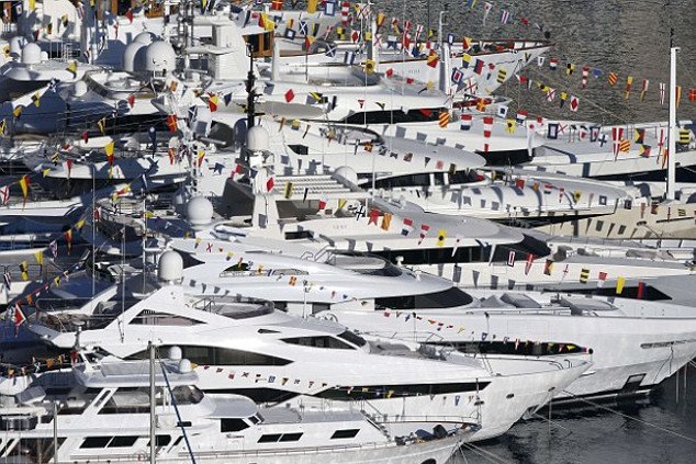 Τρελοί πανηγυρισμοί στο Μονακό για τα δίδυμα -Ο περίεργος νόμος διαδοχής που εκτοπίζει από τον θρόνο το κοριτσάκι που γεννήθηκε πρώτο και τα νόθα παιδιά του Αλβέρτου [εικόνες] | iefimerida.gr 24