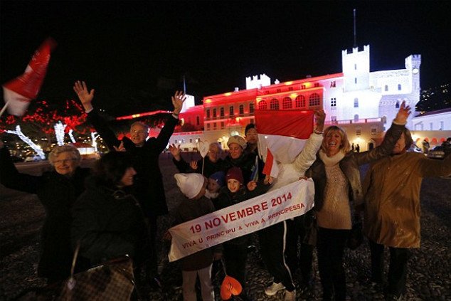 Τρελοί πανηγυρισμοί στο Μονακό για τα δίδυμα -Ο περίεργος νόμος διαδοχής που εκτοπίζει από τον θρόνο το κοριτσάκι που γεννήθηκε πρώτο και τα νόθα παιδιά του Αλβέρτου [εικόνες] | iefimerida.gr 6