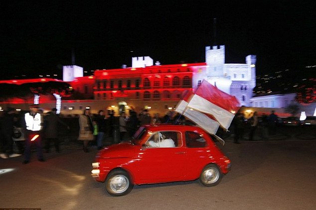 Τρελοί πανηγυρισμοί στο Μονακό για τα δίδυμα -Ο περίεργος νόμος διαδοχής που εκτοπίζει από τον θρόνο το κοριτσάκι που γεννήθηκε πρώτο και τα νόθα παιδιά του Αλβέρτου [εικόνες] | iefimerida.gr 7