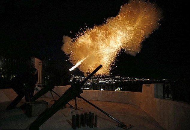 Τρελοί πανηγυρισμοί στο Μονακό για τα δίδυμα -Ο περίεργος νόμος διαδοχής που εκτοπίζει από τον θρόνο το κοριτσάκι που γεννήθηκε πρώτο και τα νόθα παιδιά του Αλβέρτου [εικόνες] | iefimerida.gr 0