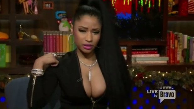 H Nicki Minaj πανηγυρίζει και το στήθος της... δραπετεύει [εικόνες & βίντεο] | iefimerida.gr 0