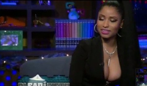 H Nicki Minaj πανηγυρίζει και το στήθος της... δραπετεύει [εικόνες & βίντεο] | iefimerida.gr 2