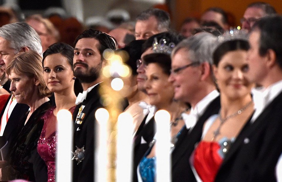 Η γκλαμουριά επισκίασε τους νικητές των Νόμπελ -Βασιλιάδες, φανταχτερά ρούχα, καβούρια και ορτανσίες [εικόνες] | iefimerida.gr 2