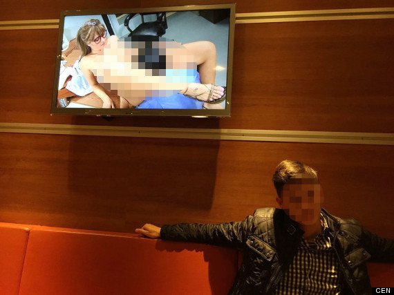 Απίστευτη γκάφα στα McDonald’s: Επαιζε στην οθόνη του καταστήματος σκληρό πορνό [βίντεο & εικόνες] | iefimerida.gr 0