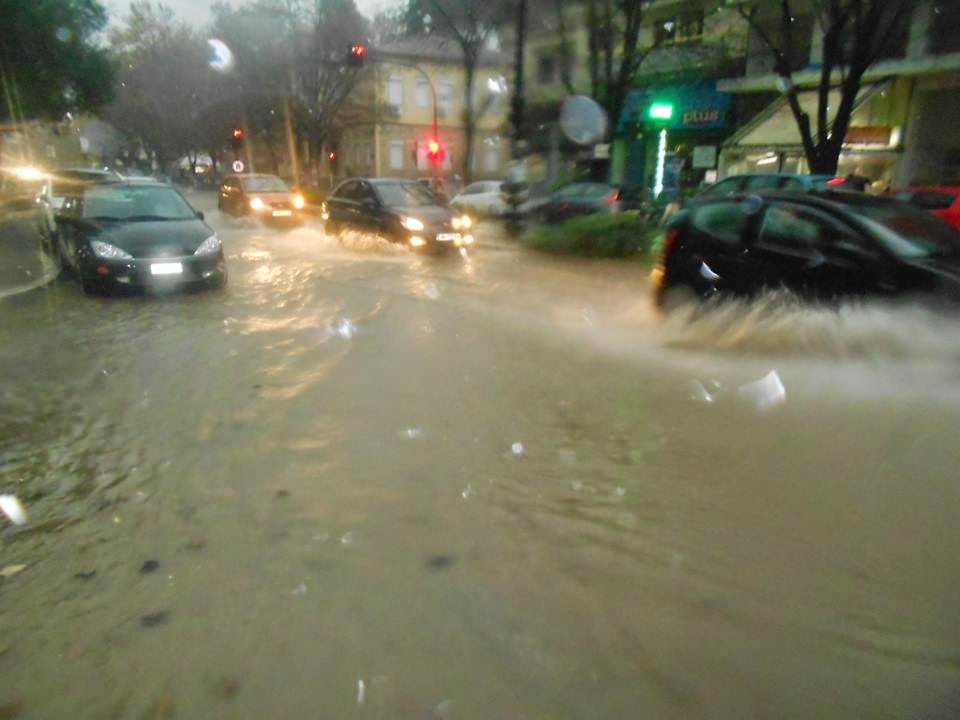 Αγριο κύμα κακοκαιρίας: Εγκλωβισμένοι οδηγοί, κατολισθήσεις και πλημμύρες στην Ηπειρο [εικόνες] | iefimerida.gr 4