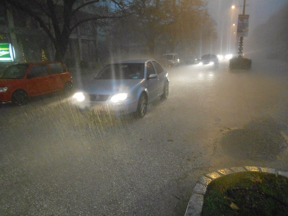 Αγριο κύμα κακοκαιρίας: Εγκλωβισμένοι οδηγοί, κατολισθήσεις και πλημμύρες στην Ηπειρο [εικόνες] | iefimerida.gr 3