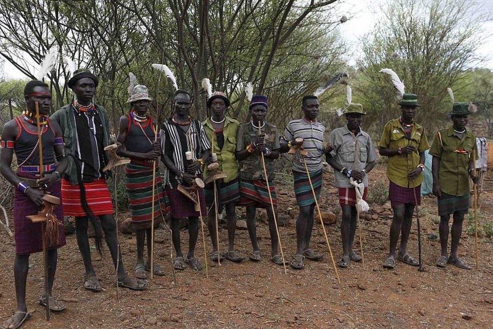 Στα άδυτα των νυφοπάζαρων της Κένυας -Το δεύτερο σοκ, μετά την κλειτοριδεκτομή, που βιώνουν τα κορίτσια της φυλής Ποκότ [εικόνες] | iefimerida.gr 16
