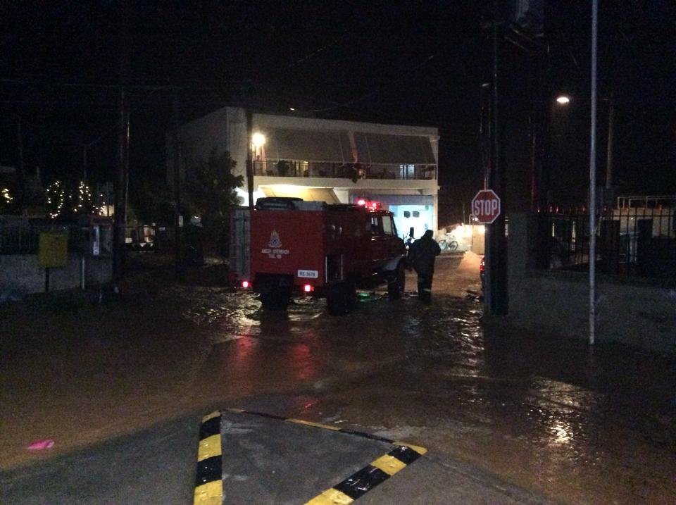 Εικόνες καταστροφής στον Πόρο -Σε κατάσταση έκτακτης ανάγκης το νησί μετά τον κατακλυσμό [εικόνες] | iefimerida.gr 10