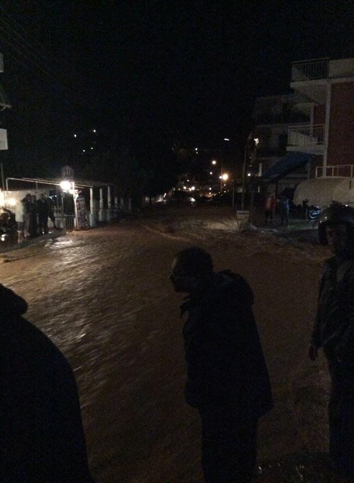 Εικόνες καταστροφής στον Πόρο -Σε κατάσταση έκτακτης ανάγκης το νησί μετά τον κατακλυσμό [εικόνες] | iefimerida.gr 3