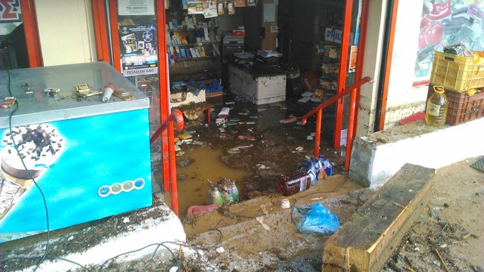 Εικόνες καταστροφής στον Πόρο -Σε κατάσταση έκτακτης ανάγκης το νησί μετά τον κατακλυσμό [εικόνες] | iefimerida.gr 5