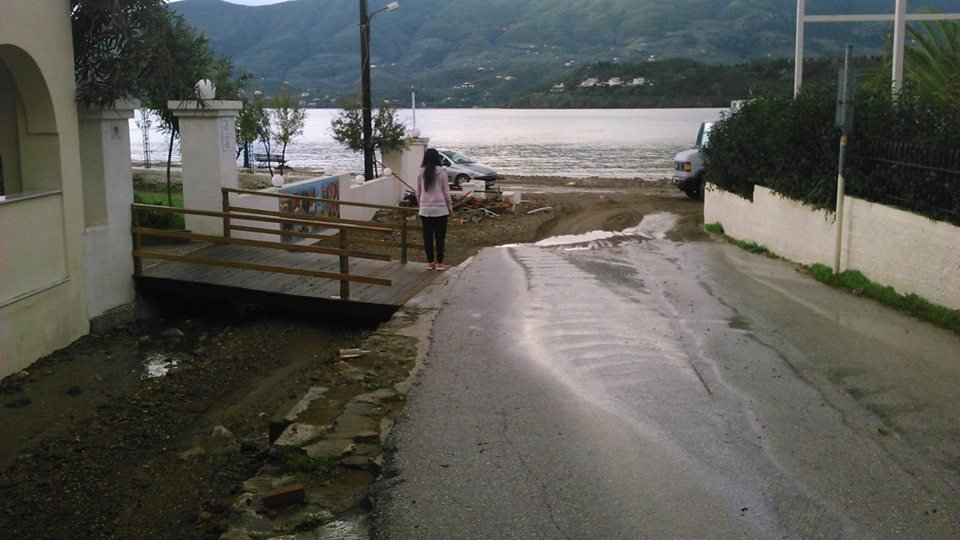 Εικόνες καταστροφής στον Πόρο -Σε κατάσταση έκτακτης ανάγκης το νησί μετά τον κατακλυσμό [εικόνες] | iefimerida.gr 8