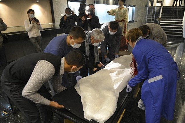 «Η μούμια με τα τατουάζ» -Η 2.500 ετών Ρωσίδα πριγκίπισσα που βρέθηκε πριν 21 χρόνια στους πάγους και η «κατάρα» της που... προκαλεί σεισμούς και πλημμύρες [εικόνες] | iefimerida.gr 4