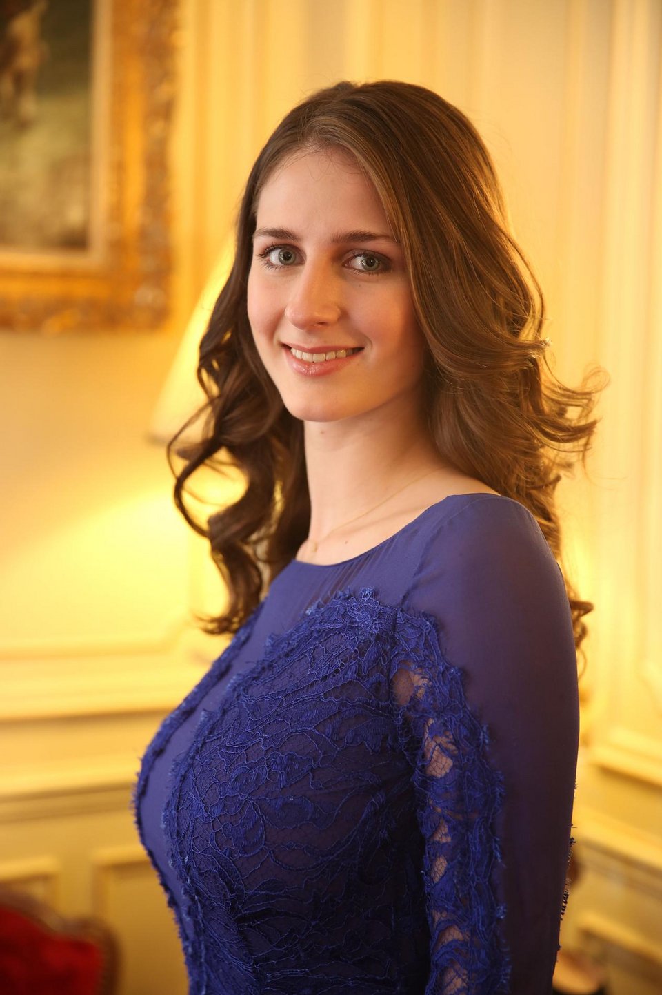 Η υψηλή κοινωνία μάς φτύνει: Πριγκιπόπουλα, κόμησσες και πλουσιοκόριτσα στο Χορό των Debutantes [εικόνες] | iefimerida.gr 3