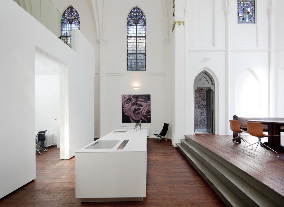 Η εκκλησία που μετατράπηκε σε ένα από τα ωραιότερα σπίτια του κόσμου -Μίνιμαλ ντιζάιν στον άλλοτε χώρο προσευχής [εικόνες] | iefimerida.gr 4