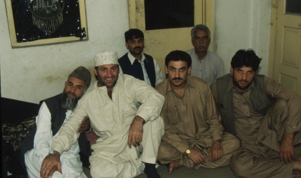 Γιάννης Μελάς, ο γιος της Μις Ρόδος που έγινε βασιλιάς των διαμαντιών στην Αφρική [εικόνες] | iefimerida.gr 3