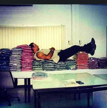 Γιάννης Μελάς, ο γιος της Μις Ρόδος που έγινε βασιλιάς των διαμαντιών στην Αφρική [εικόνες] | iefimerida.gr 2