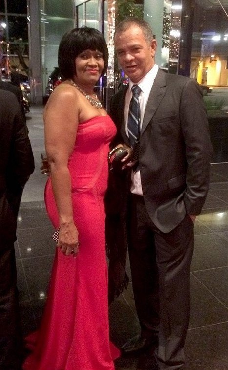 Ντροπιάστηκε η Ριάνα: «Ντίρλα» ο πατέρας της– Τον πέταξαν έξω από φιλανθρωπικό γκαλά [εικόνες] | iefimerida.gr 2