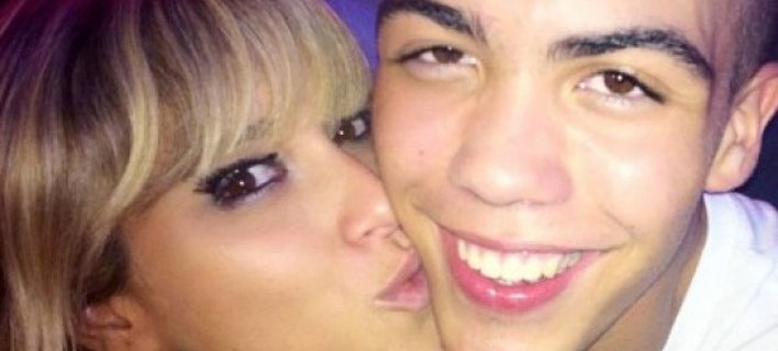 Σάλος στην Βραζιλία-Ο 14χρονος γιος του Ρονάλντο φιλιέται παθιασμένα με 27χρονη δασκάλα [εικόνες] | iefimerida.gr 0