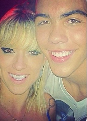 Σάλος στην Βραζιλία-Ο 14χρονος γιος του Ρονάλντο φιλιέται παθιασμένα με 27χρονη δασκάλα [εικόνες] | iefimerida.gr 2