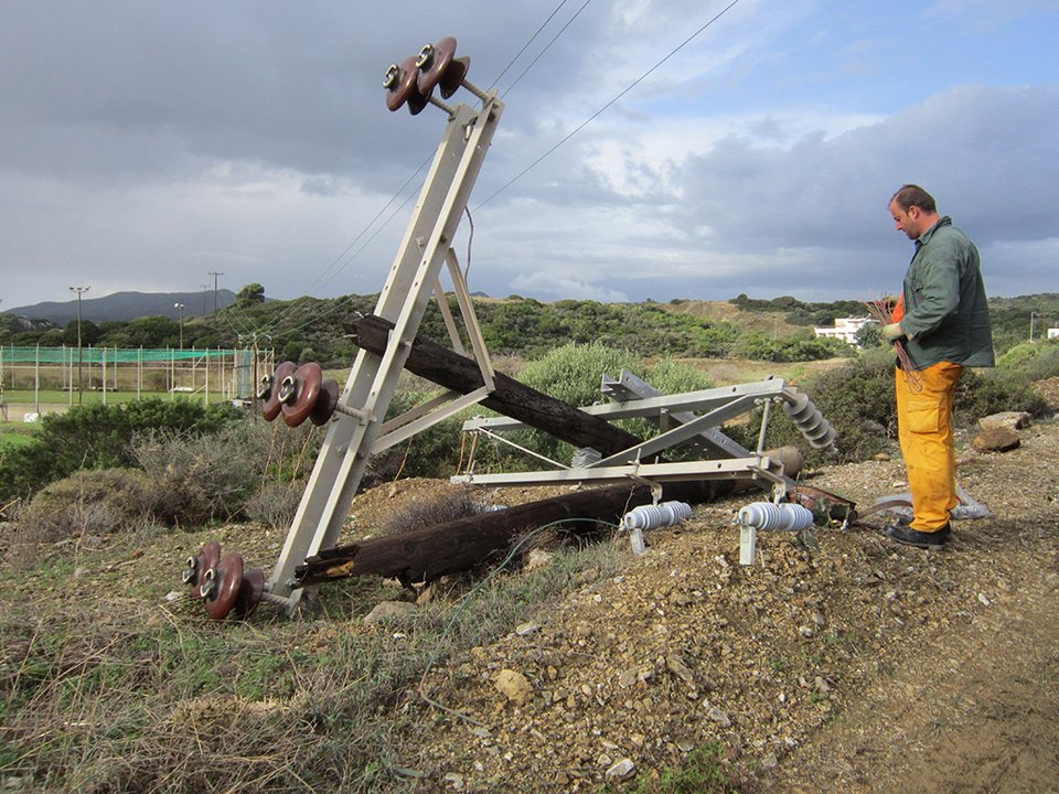 Ανεμοστρόβιλος «σάρωσε» τη Ρόδο - [εικόνες] | iefimerida.gr 2