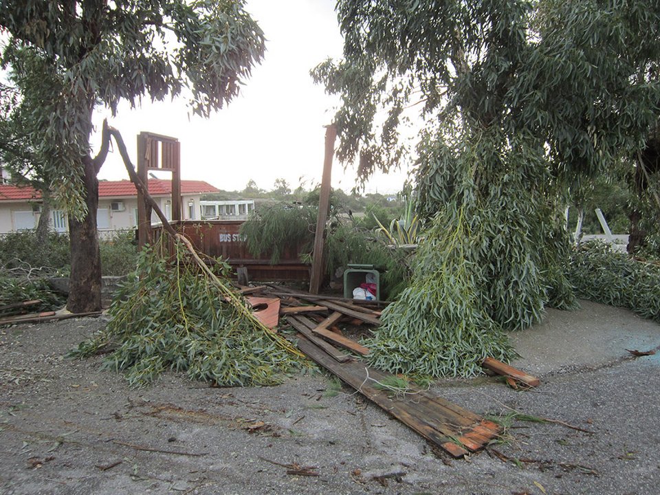 Ανεμοστρόβιλος «σάρωσε» τη Ρόδο - [εικόνες] | iefimerida.gr 3