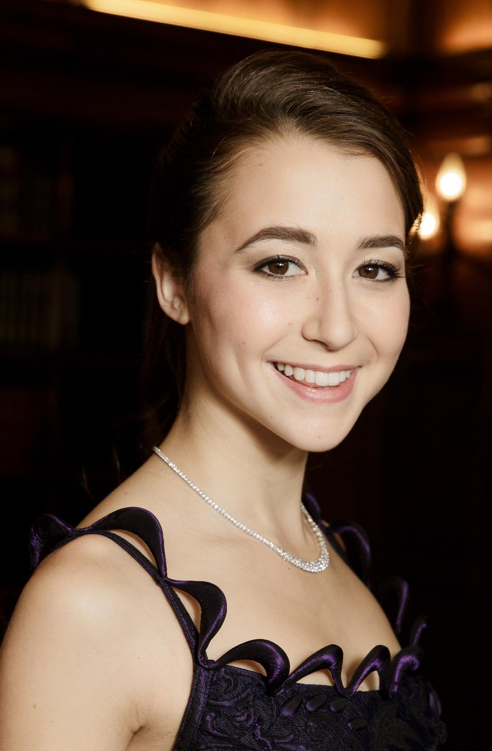 Η υψηλή κοινωνία μάς φτύνει: Πριγκιπόπουλα, κόμησσες και πλουσιοκόριτσα στο Χορό των Debutantes [εικόνες] | iefimerida.gr 4