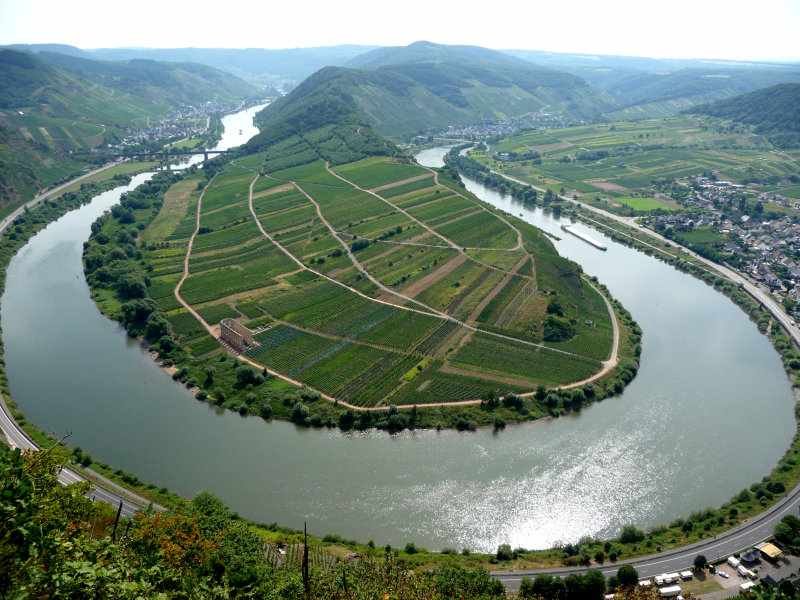 Ο ποταμός... πέταλο που καθηλώνει με την ομορφιά του [εικόνες] | iefimerida.gr 0