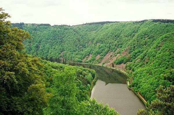 Ο ποταμός... πέταλο που καθηλώνει με την ομορφιά του [εικόνες] | iefimerida.gr 2
