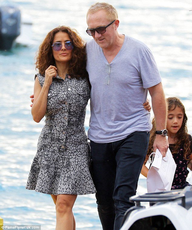 Γιατί η Σάλμα Χάγιεκ δεν δείχνει πια το στήθος της [εικόνες] | iefimerida.gr 0