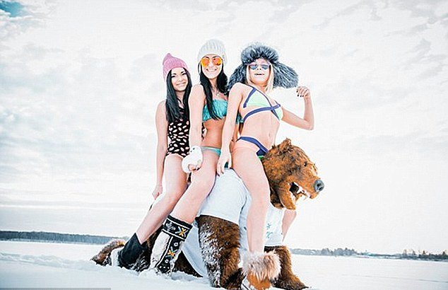 Χιόνια, αρκούδες & καλλονές με μπικίνι -Εγδυσαν Ρωσίδες για να πάνε τουρίστες στη Σιβηρία [εικόνες] | iefimerida.gr 2