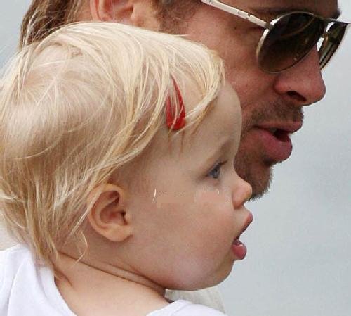 Η συγκλονιστική κορούλα του Brad Pitt με κοστούμι και γραβάτα [εικόνες] | iefimerida.gr 8