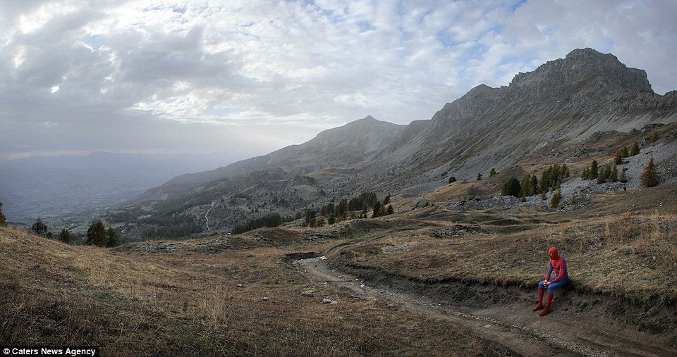 Μοναδικό πρότζεκτ φωτογράφου -Τι κάνουν οι σούπερ ήρωες στα ρεπό τους [εικόνες] | iefimerida.gr 2