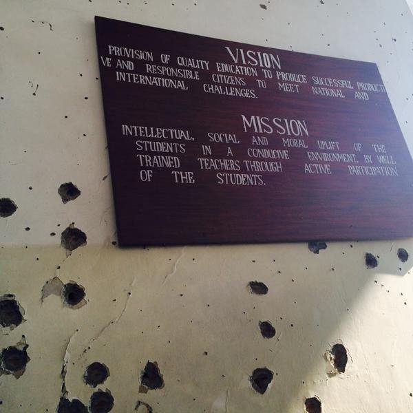 Φωτογραφίες-σοκ από το μακελειό στο Πακιστάν: Η αίθουσα του σχολείου μοιάζει με θυσιαστήριο [εικόνες] | iefimerida.gr 3