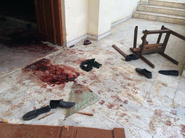 Φωτογραφίες-σοκ από το μακελειό στο Πακιστάν: Η αίθουσα του σχολείου μοιάζει με θυσιαστήριο [εικόνες] | iefimerida.gr 4