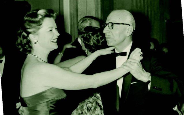 Στο σύμπαν του αξιότιμου καθηγητή Ζολώτα -Μια έκθεση προσωπική, πολιτική, οικονομική [εικόνες] | iefimerida.gr 2