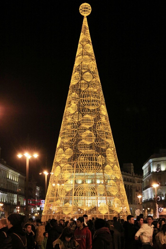 Τα χριστουγεννιάτικα δέντρα του κόσμου -Παραδοσιακά, περίεργα, πλωτά, ακόμη και ανάποδα [εικόνες] | iefimerida.gr 5