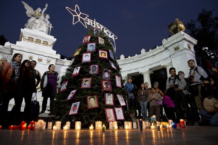 Τα χριστουγεννιάτικα δέντρα του κόσμου -Παραδοσιακά, περίεργα, πλωτά, ακόμη και ανάποδα [εικόνες] | iefimerida.gr 6