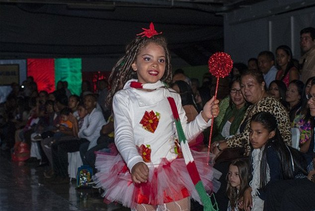 Η αλήθεια για τις καλλονές τις Βενεζουέλας: Τα «εργοστάσια ομορφιάς» που φτιάχνουν τις τέλειες γυναίκες με ιμάντες στη μέση, εγχειρήσεις αφαίρεσης εντέρου και ράβοντας γλώσσες [εικόνες] | iefimerida.gr 5