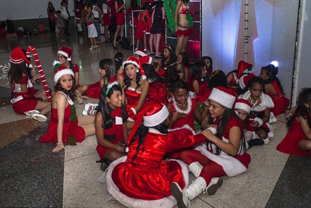 Η αλήθεια για τις καλλονές τις Βενεζουέλας: Τα «εργοστάσια ομορφιάς» που φτιάχνουν τις τέλειες γυναίκες με ιμάντες στη μέση, εγχειρήσεις αφαίρεσης εντέρου και ράβοντας γλώσσες [εικόνες] | iefimerida.gr 7