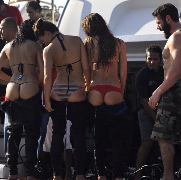 Ο βασιλιάς του Ιnstagram: Οπλα, πάρτι οργίων σε ελικόπτερα και αεροπλάνα, χλιδή και βία [εικόνες & βίντεο] | iefimerida.gr 14