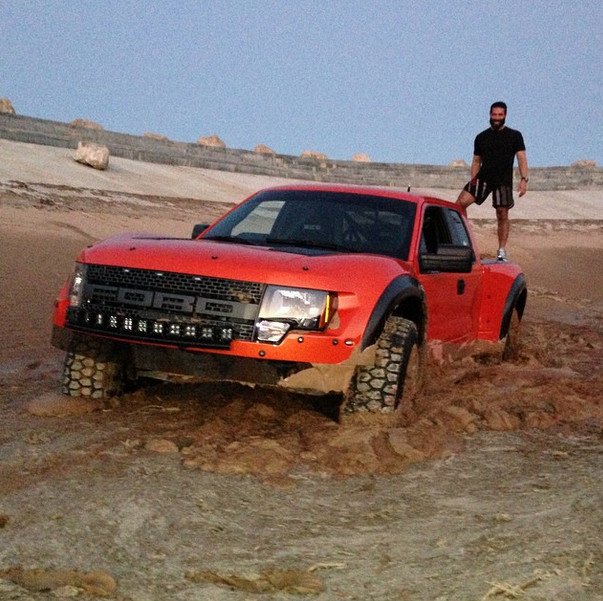 Ο βασιλιάς του Ιnstagram: Οπλα, πάρτι οργίων σε ελικόπτερα και αεροπλάνα, χλιδή και βία [εικόνες & βίντεο] | iefimerida.gr 1