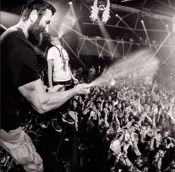 Ο βασιλιάς του Ιnstagram: Οπλα, πάρτι οργίων σε ελικόπτερα και αεροπλάνα, χλιδή και βία [εικόνες & βίντεο] | iefimerida.gr 19