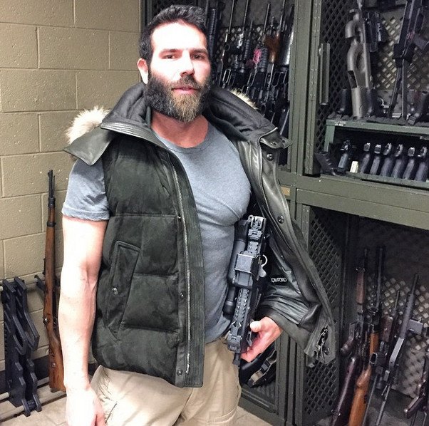 Ο βασιλιάς του Ιnstagram: Οπλα, πάρτι οργίων σε ελικόπτερα και αεροπλάνα, χλιδή και βία [εικόνες & βίντεο] | iefimerida.gr 24